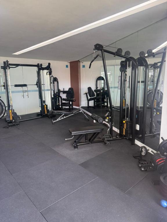 Fitness centrum a/nebo fitness zařízení v ubytování Apartamento novinho em Belém