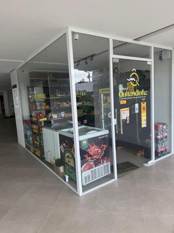 Supermarket nebo jiné obchody v  apartmánu nebo okolí
