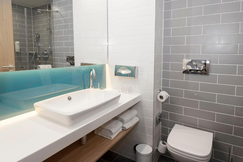 Holiday Inn Express Paris - Velizy by IHG - Standard Twin Room With Two Twin Beds And Sofa Bed