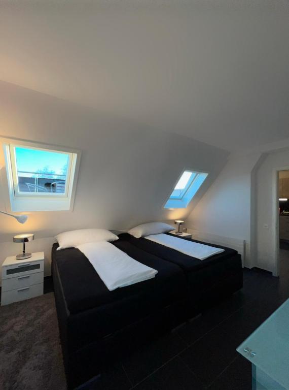A bed or beds in a room at Seefeld Residenz
