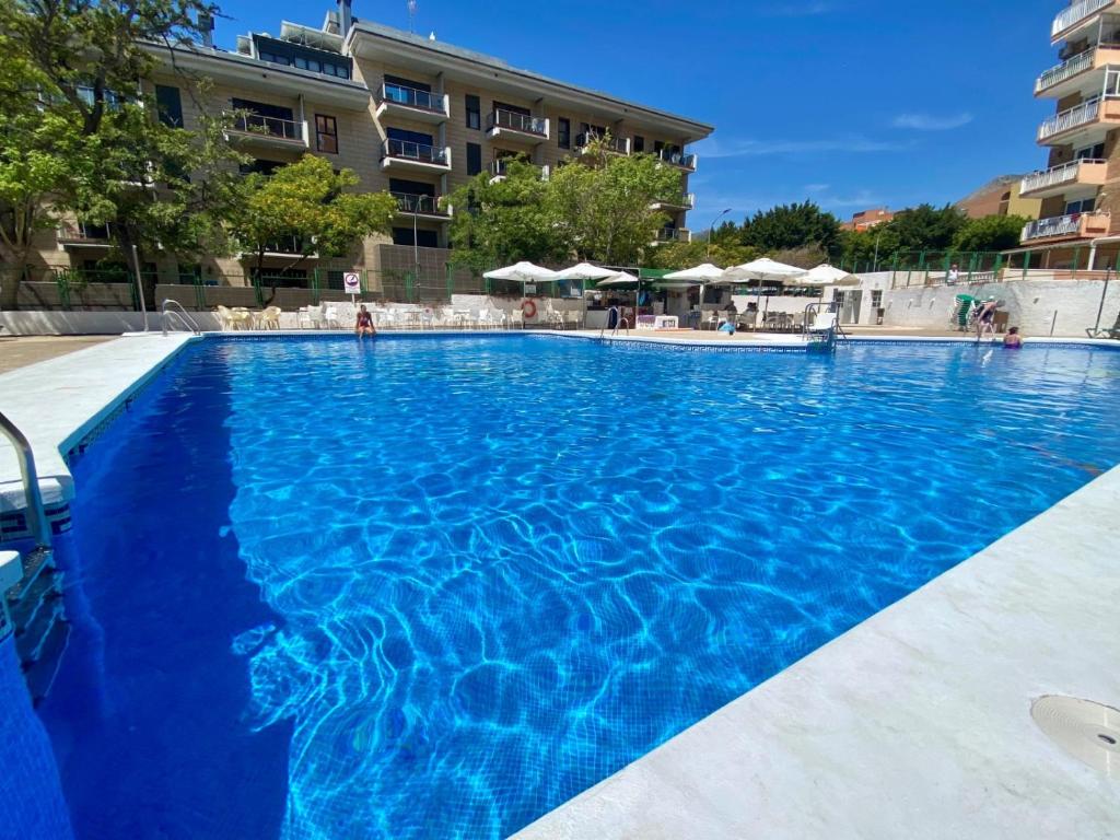 Πισίνα στο ή κοντά στο 2 Bedrooms and 2 Bathrooms with Sea View at Piscis Benalmadena Arroyo