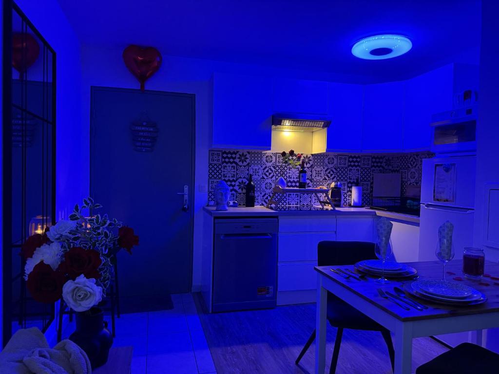 Suite Eden Spa, Appart'hôtel bien être , Patio de standing barbecue - TV XL CinéSport, Lit Q-Size, Wifi, P-Gratuit en Résidence - Suite Deluxe Con Bañera De Hidromasaje