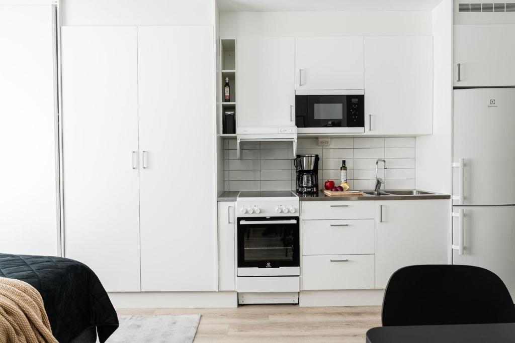 Kuchyň nebo kuchyňský kout v ubytování Guestly Homes - Modern Studio Apt