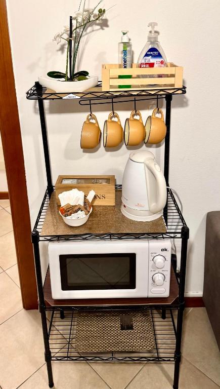 Příslušenství pro přípravu čaje a kávy v ubytování Top Apartment