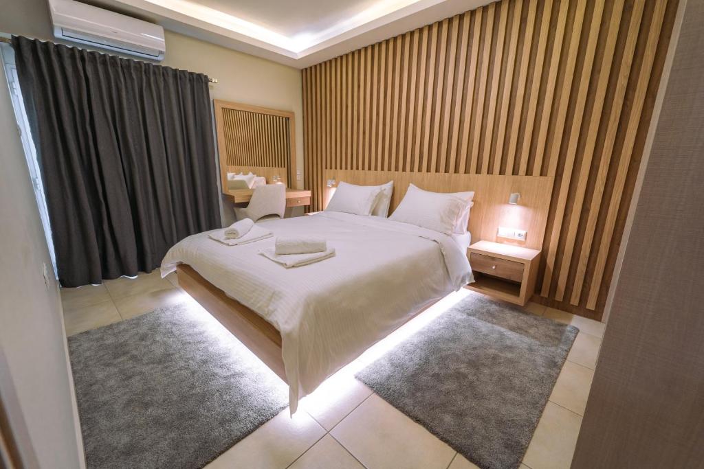 a bedroom with a large white bed in a room at Ioannina Center Apartment in Ioannina