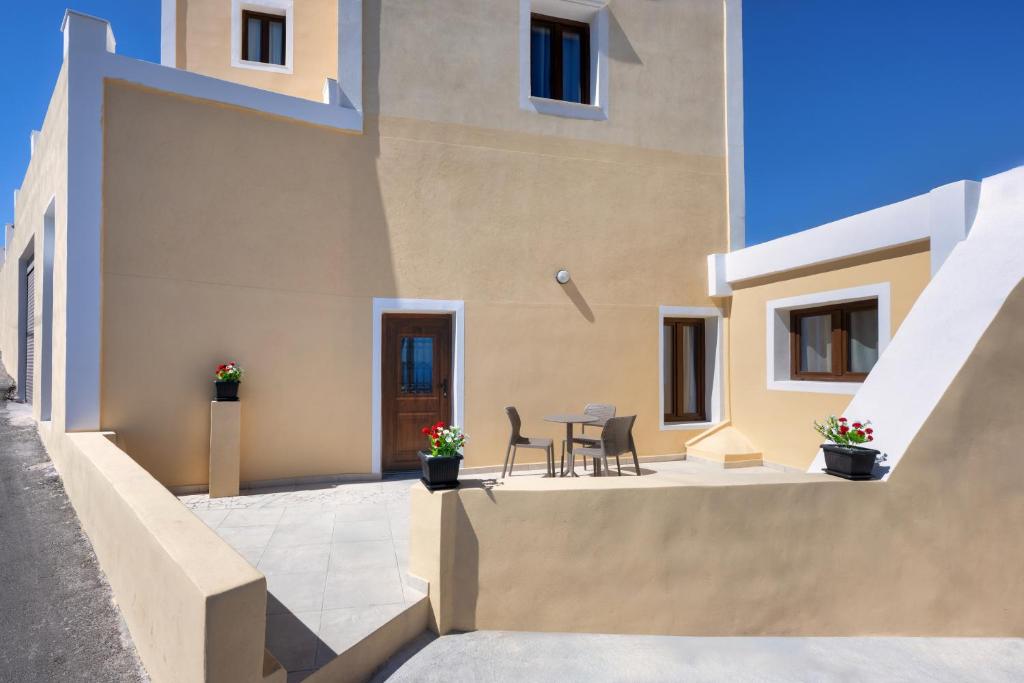 Santorinn Suites Fira - Resim 12