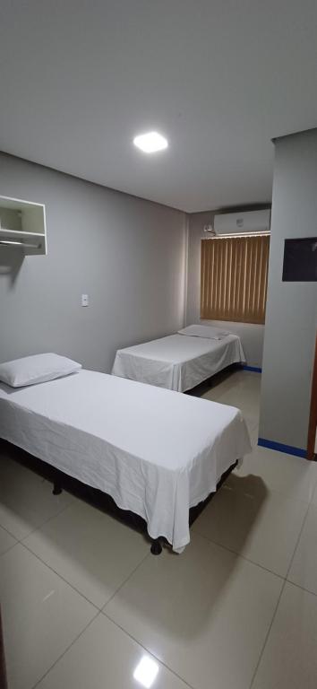 a hospital room with two beds in it at Brasil hotel in Canaã dos Carajás
