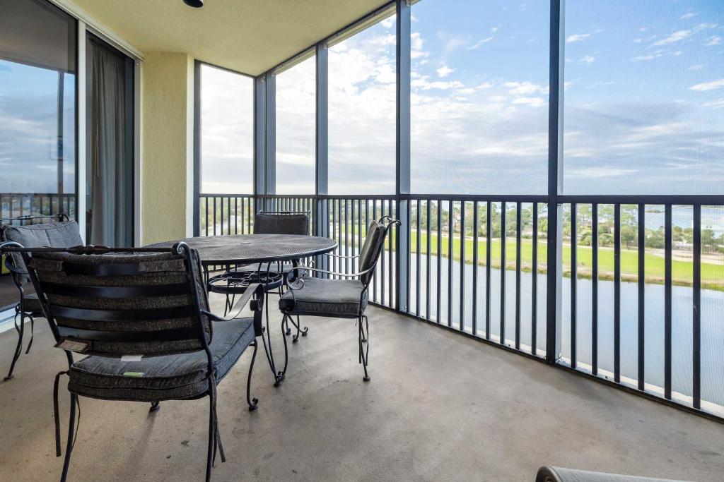 Μπαλκόνι ή βεράντα στο Pensacola Condo Rental with Beach Club and Pool Access