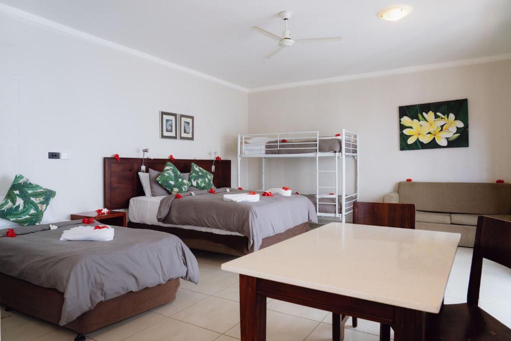 Smugglers Cove Beach Resort & Hotel - Suite Familiar