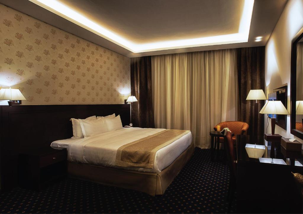 Seven Roses Hotel - Chambre Lit King-Size Supérieure