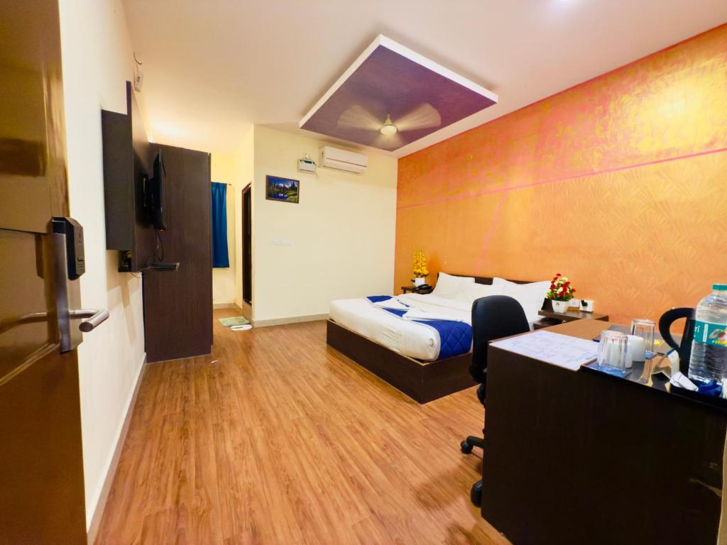 Postel nebo postele na pokoji v ubytování Hotel New Blue Rocks Sarjapur
