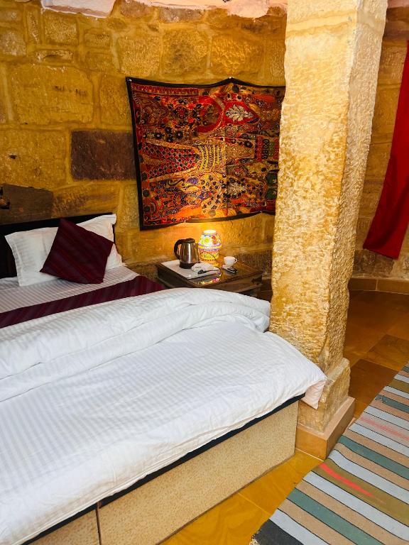 Postel nebo postele na pokoji v ubytování Hotel Lotus Haveli