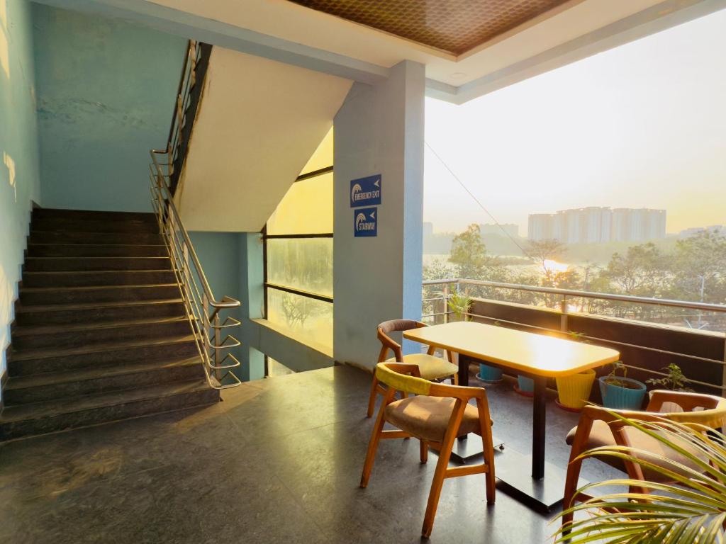 Balkón nebo terasa v ubytování Hotel New Blue Rocks Sarjapur