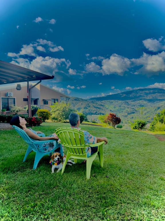 two people sitting in lawn chairs in the grass at Conectar con la naturaleza in Esparza