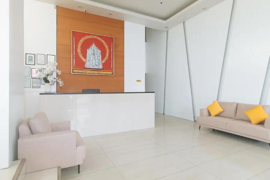 Posezení v ubytování LuxeLite Suites Makati