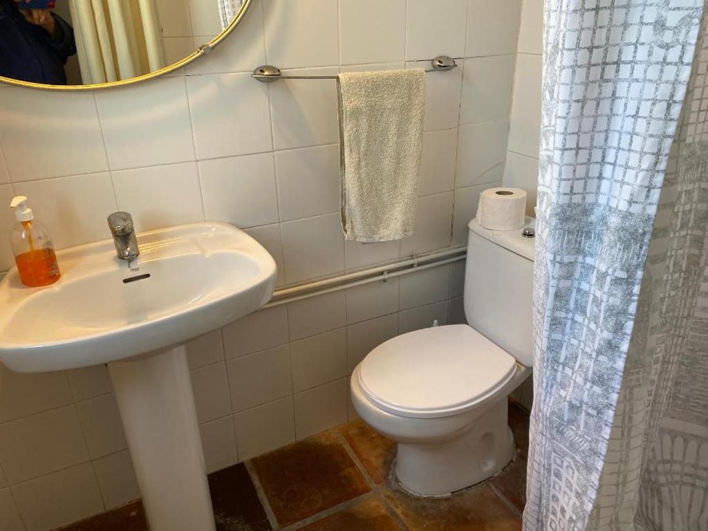 Ένα μπάνιο στο CASAS-E-Y -F-pequeño conjunto casas adosado