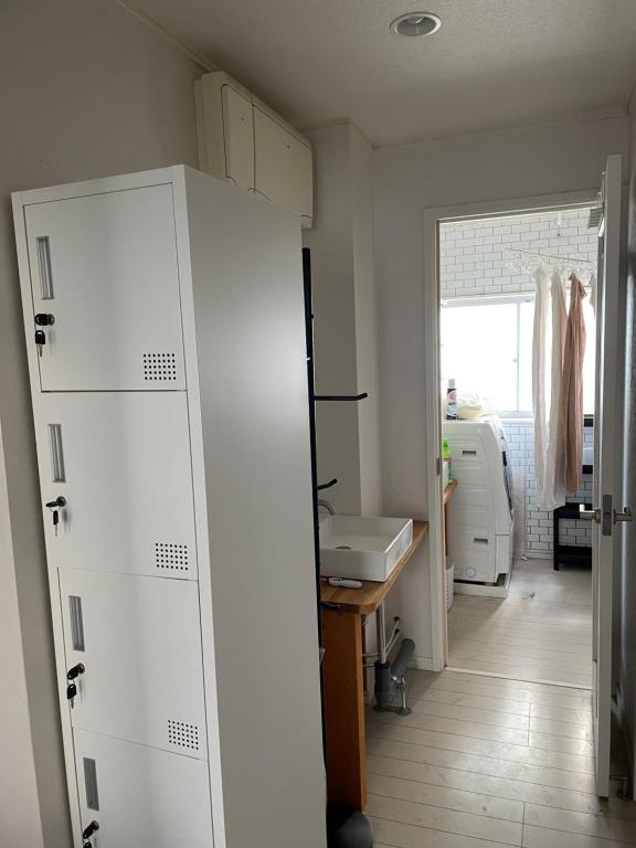 Kuchyň nebo kuchyňský kout v ubytování Hostel 1010 & MILLS COFFEE