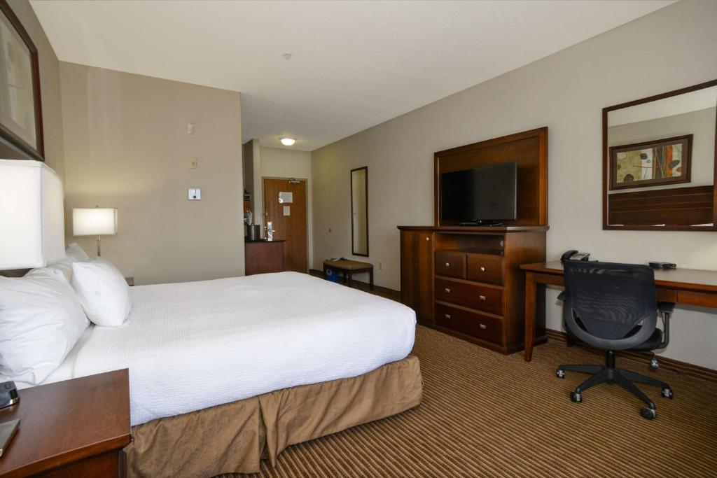 Coast Weyburn Hotel photo