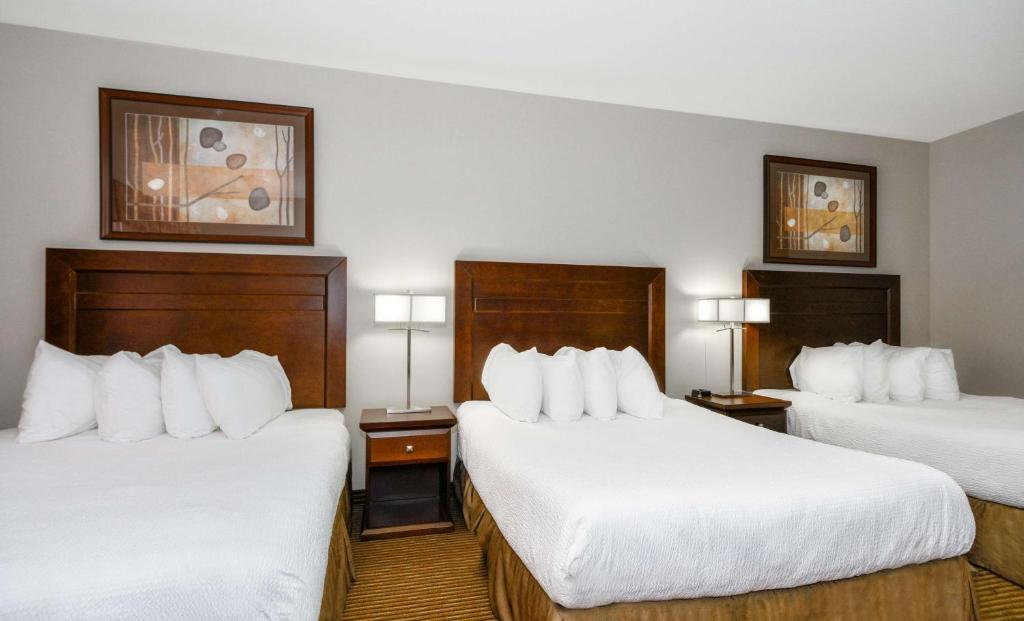 Coast Weyburn Hotel photo