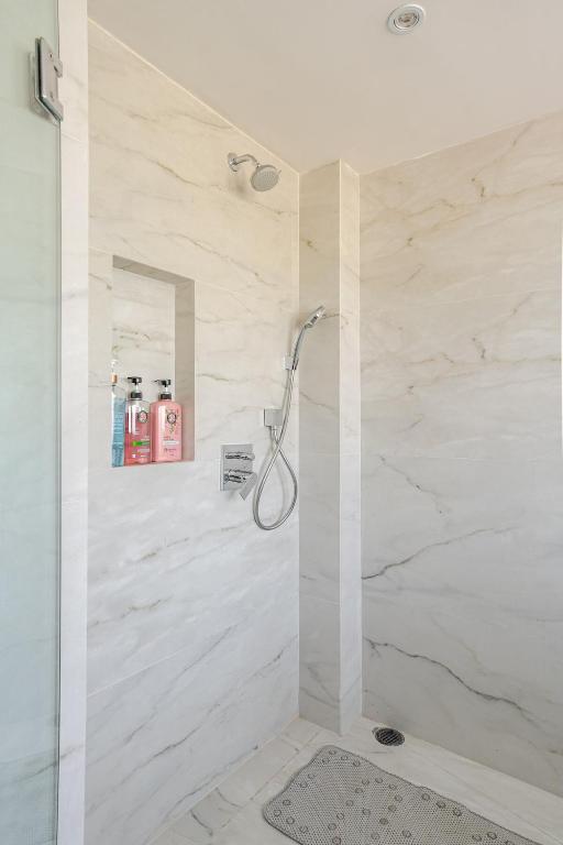 Un baño de 3BR Apt in Acapulco with Pool and Private Club