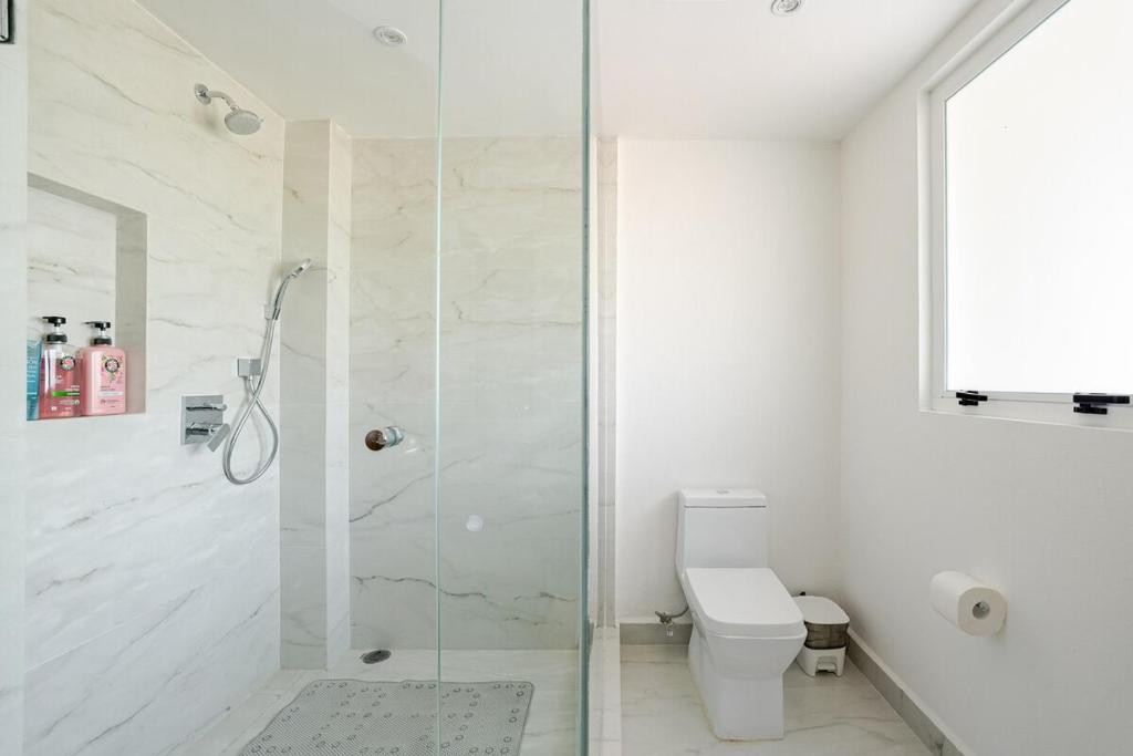 Un baño de 3BR Apt in Acapulco with Pool and Private Club