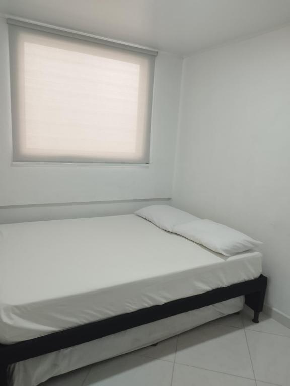 Postel nebo postele na pokoji v ubytování Apartamento Centro Guatapé, parque y embalse