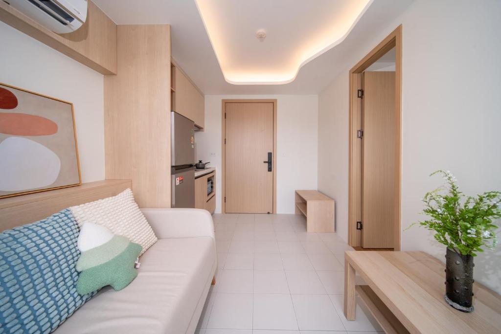 Postel nebo postele na pokoji v ubytování Japanese-Style Condo close Kamala Beach