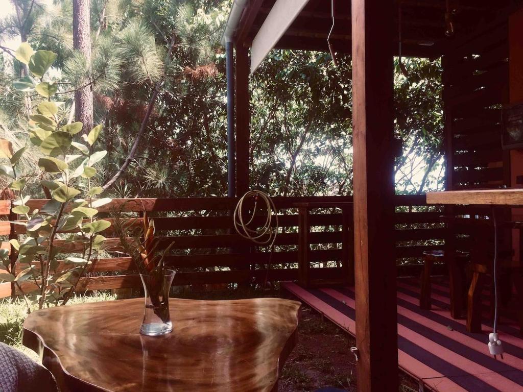 a vase sitting on a table on a porch at Suite au milieu des arbres in Punaauia