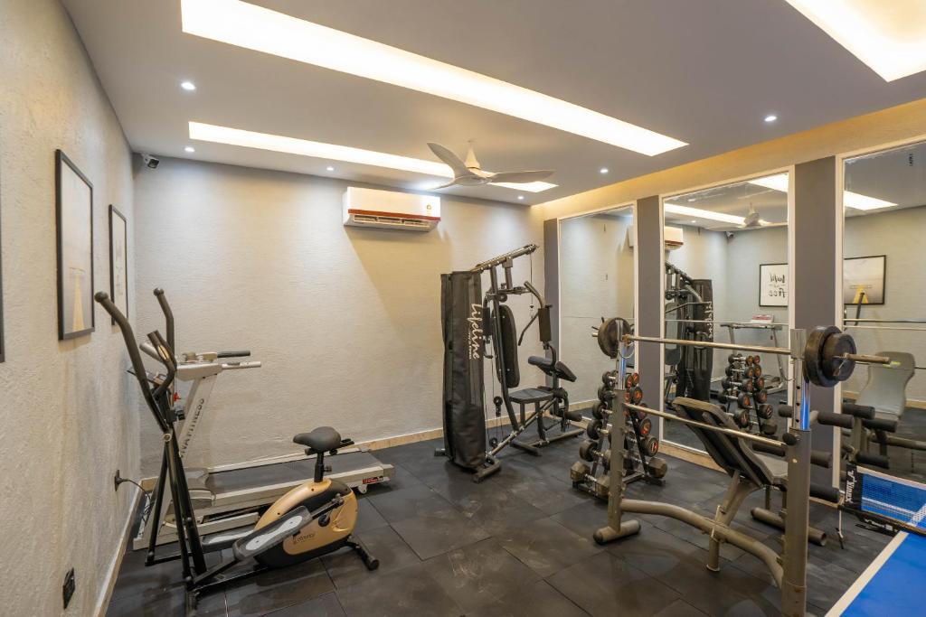 Fitness centrum a/nebo fitness zařízení v ubytování Riverside Bliss at Sukoon