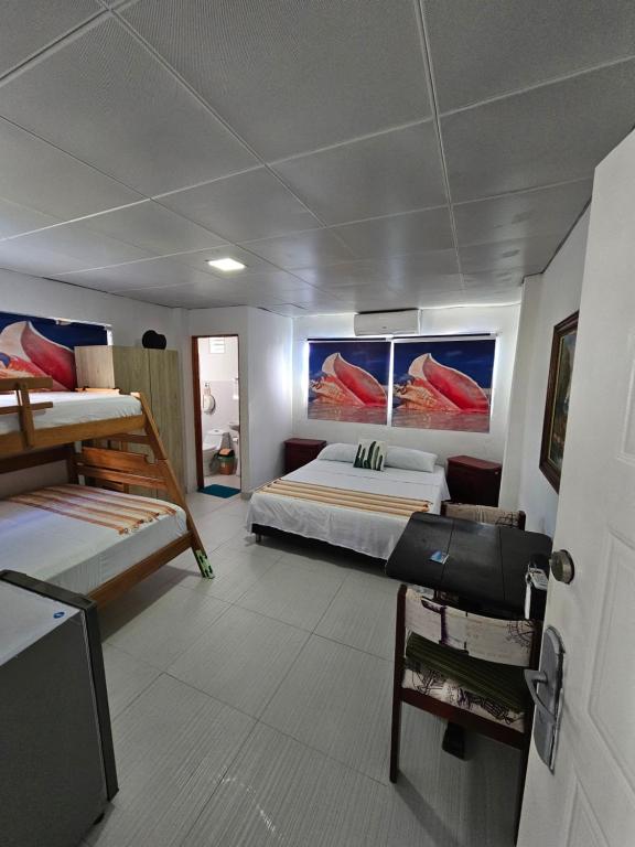 Postel nebo postele na pokoji v ubytování Hostal Shangiovys