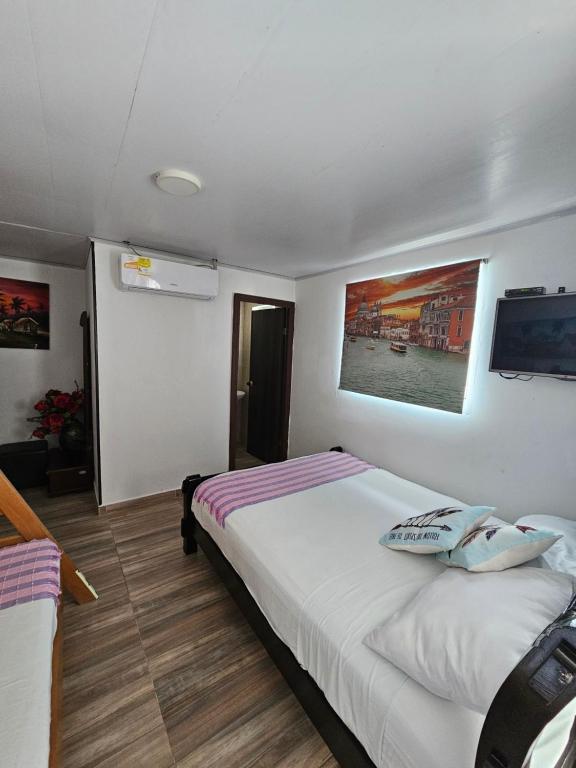 Postel nebo postele na pokoji v ubytování Hostal Shangiovys