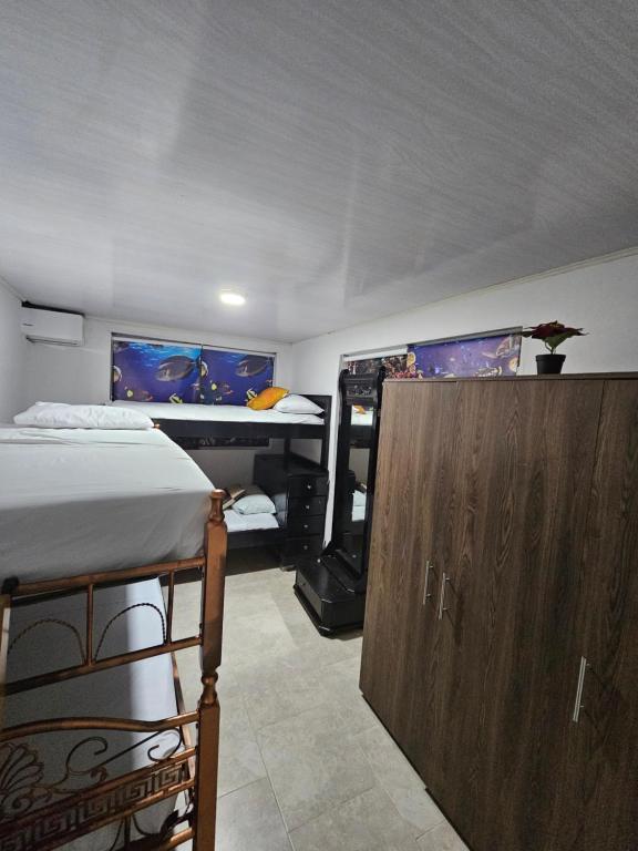 Postel nebo postele na pokoji v ubytování Hostal Shangiovys
