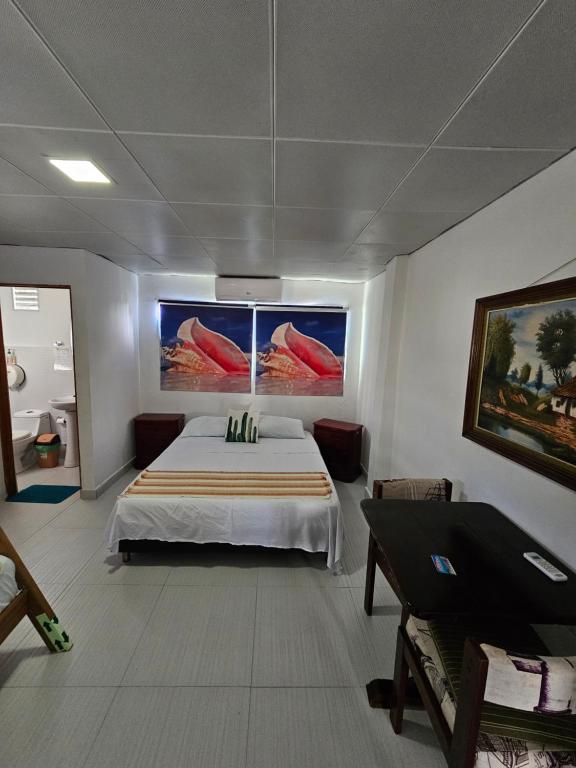 Postel nebo postele na pokoji v ubytování Hostal Shangiovys