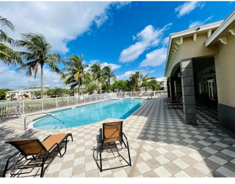 Bazén v ubytování Blue Harbour nebo v jeho okolí