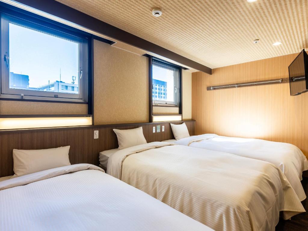 Postel nebo postele na pokoji v ubytování Nagoya Crown Hotel