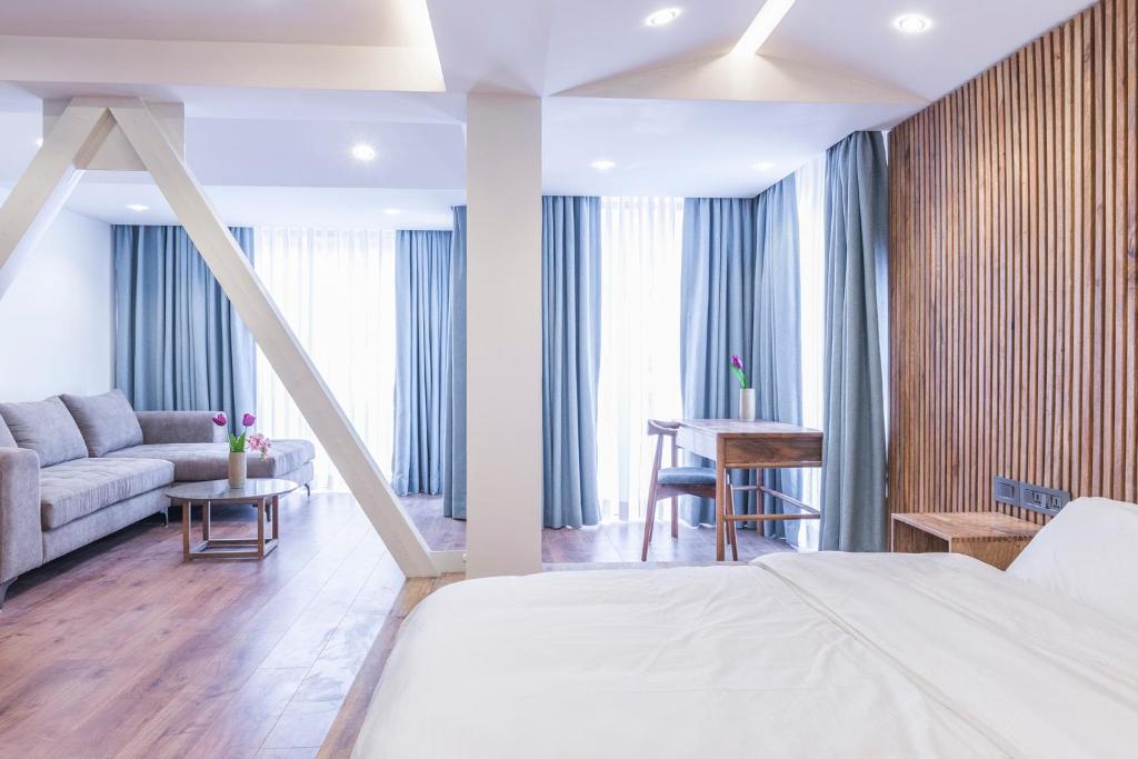 Postel nebo postele na pokoji v ubytování 9ine Thamel Hotel