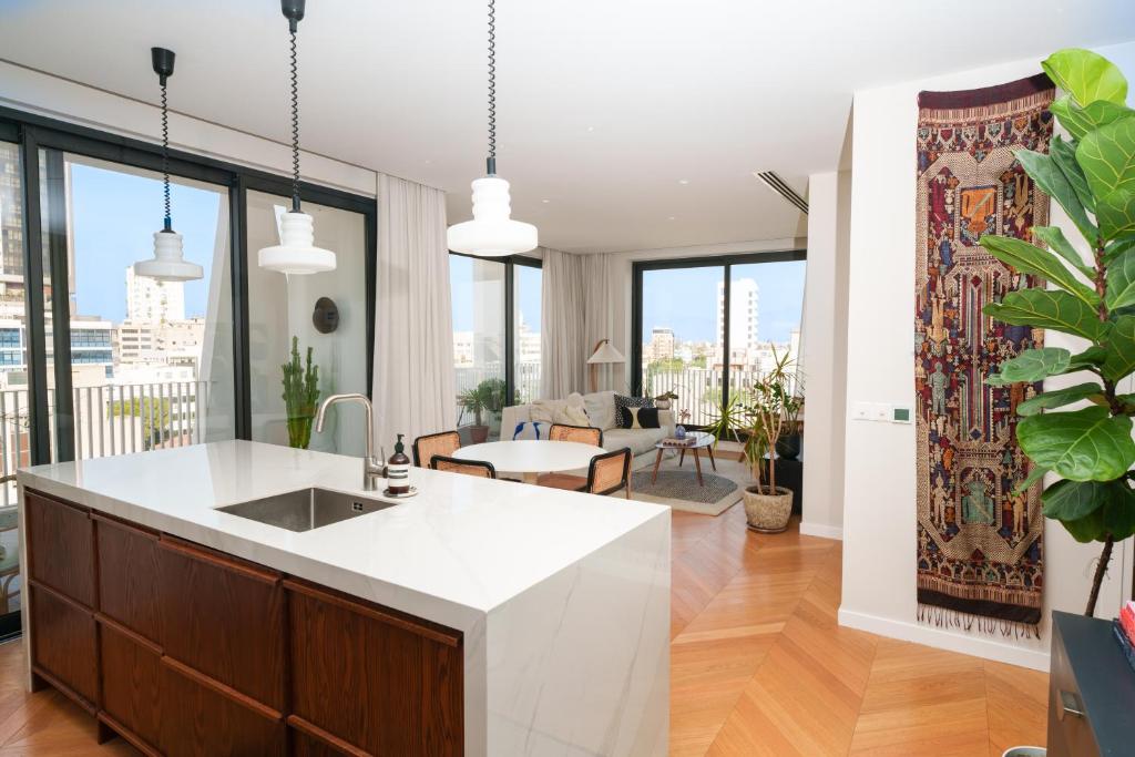 WealthyStays Downtown Penthouse