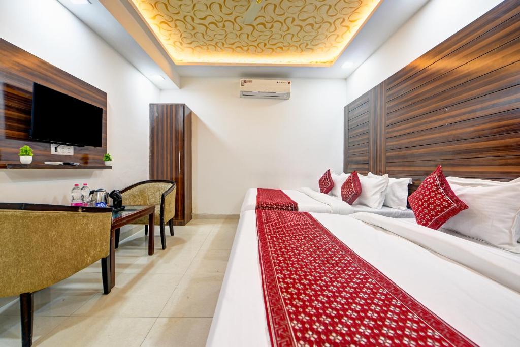 TV a/nebo společenská místnost v ubytování Airport Hotel Devrana