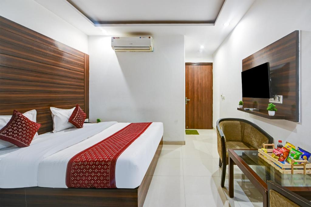 Postel nebo postele na pokoji v ubytování Airport Hotel Devrana