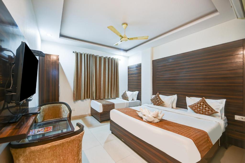 TV a/nebo společenská místnost v ubytování Airport Hotel Devrana