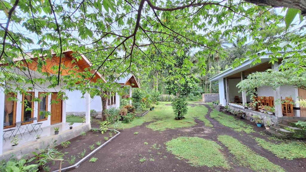 Aed väljaspool majutusasutust Tangkoko Hideaway Cottage