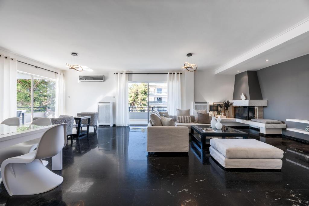 Elegant & Roomy 3-Bedroom Apartment in the Heart of Glyfada