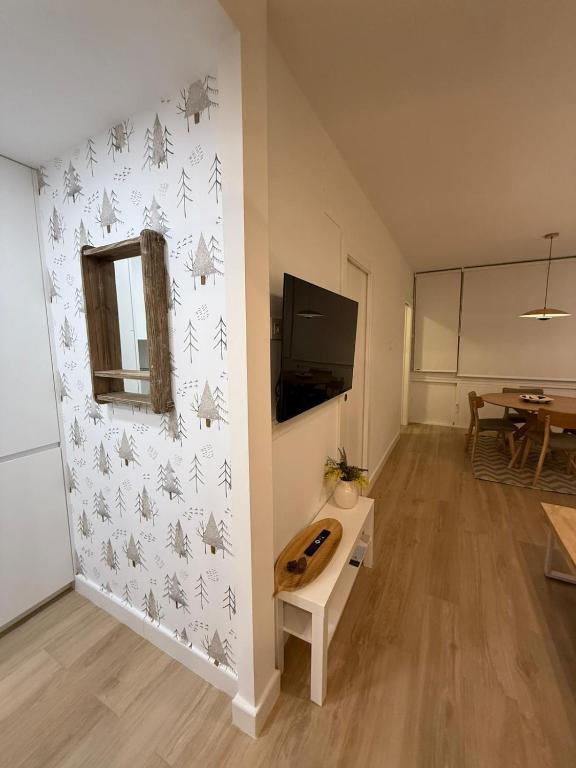 Telewizja i/lub zestaw kina domowego w obiekcie IMEDA Apartamentos MONTE GORBEA
