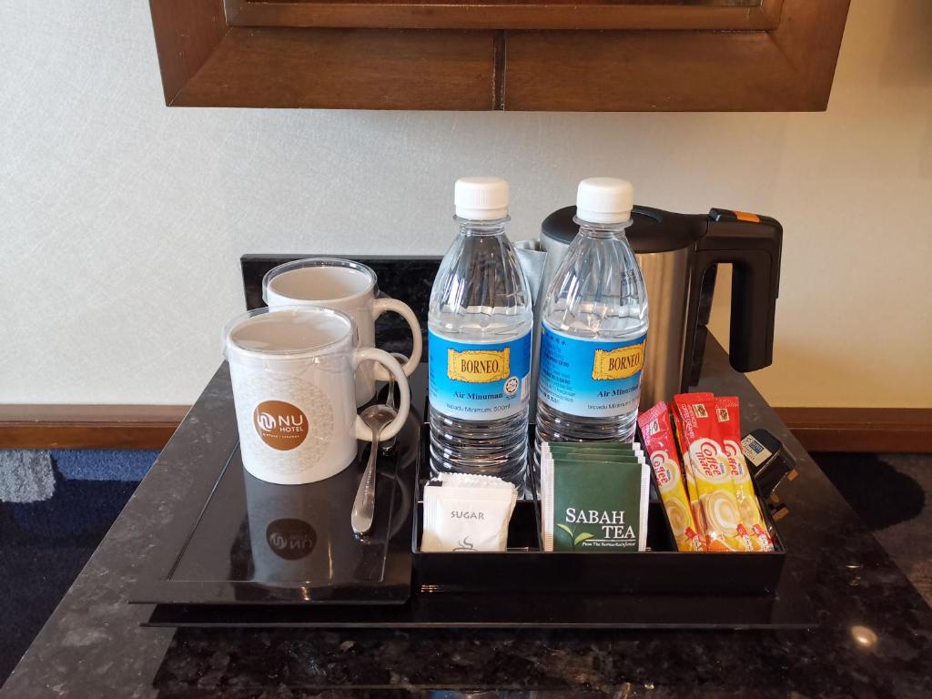 Příslušenství pro přípravu čaje a kávy v ubytování NU Hotel