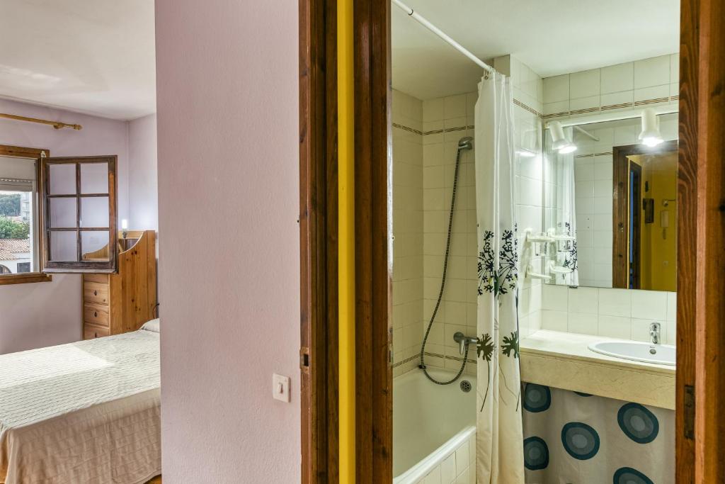 Kúpeľňa v ubytovaní Apt Amarres, piscina comunitaria