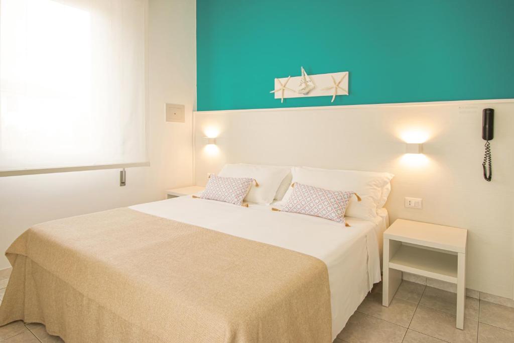 Postel nebo postele na pokoji v ubytování Ambra Hotel Cattolica