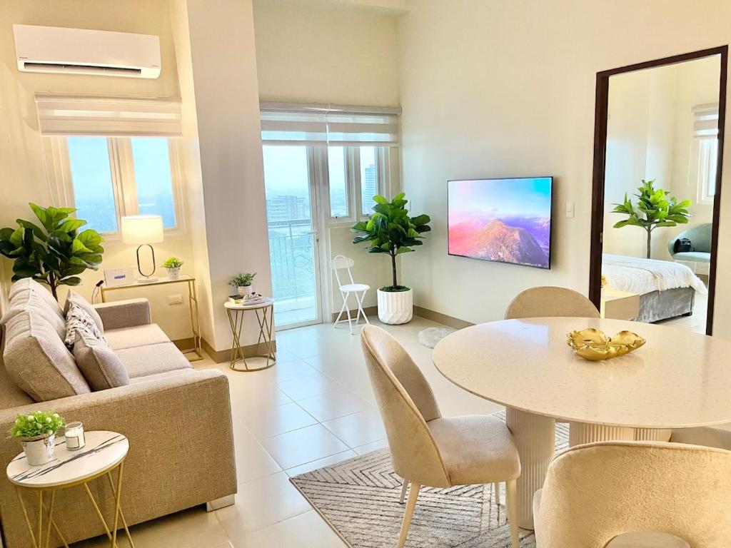 exchange.thirdhome.com - Affordable Metro Skyio City Penthouse