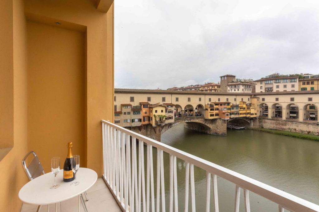 Ponte vecchio view open space
