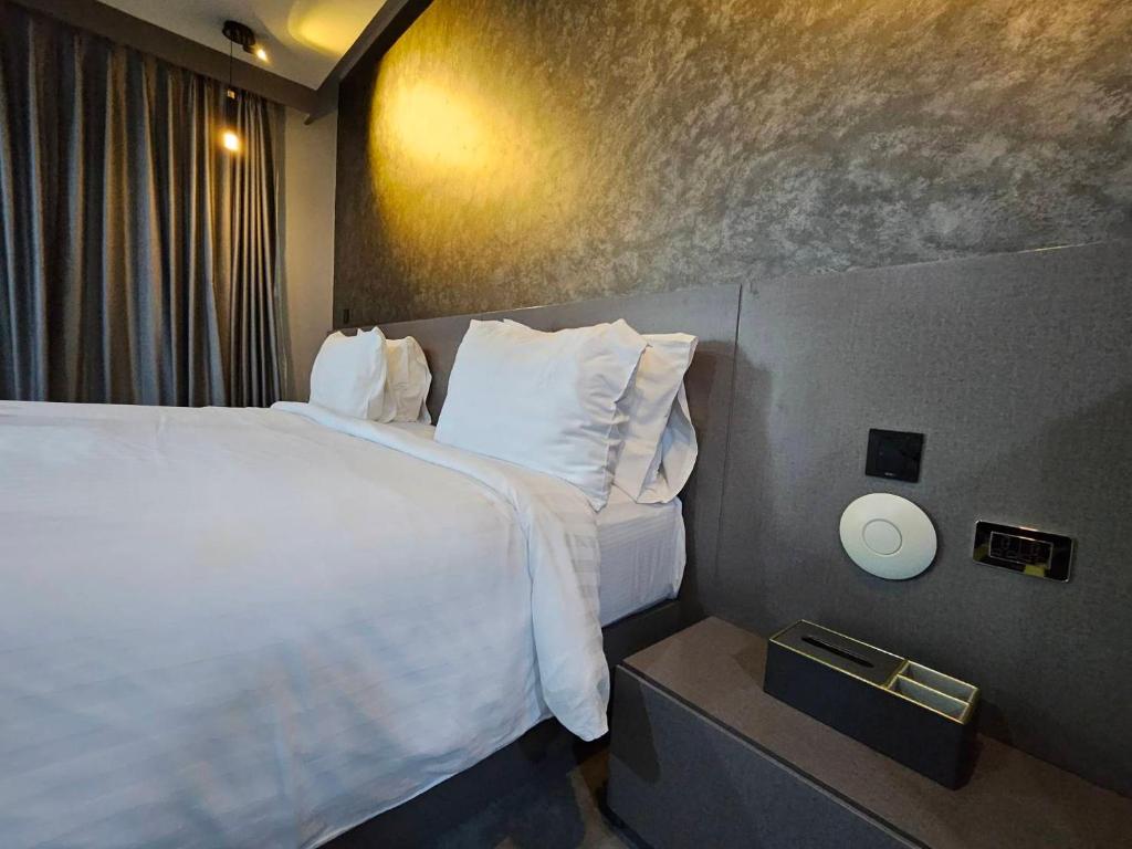 Postel nebo postele na pokoji v ubytování Little Loft Hotel