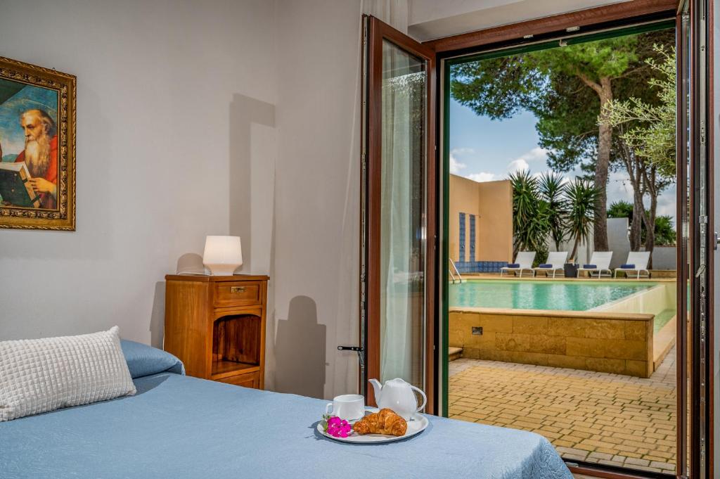 Posteľ alebo postele v izbe v ubytovaní CASALE DOME' 14&2, Emma Villas